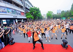 Lớp gì mà toàn dancer xịn thế này: Nhảy "Believer" đều tăm tắp, thần thái tự tin hùng hổ nhưng công đầu phải thuộc về camera man