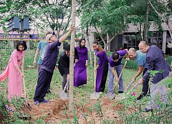 Nhiều trường tuyên bố không nhận hoa, quà mà thay bằng cây xanh dịp 20/11