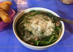 Phở&#8230; trộn cơm nguội