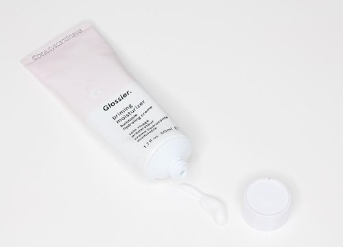 Vừa là kem lót vừa dưỡng ẩm, còn gì tuyệt hơn Glossier Priming Moisturizer chứ!