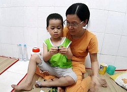 "Cầu mong có một phép màu đến với con tôi"