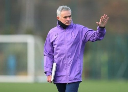 Chày cối đến cùng, Mourinho phanh phui chuyện xấu hổ của Man Utd