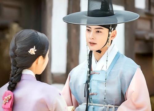 Knet cầu xin Cha Eun Woo (ASTRO) nghỉ đóng phim vì diễn quá tệ: Phiên bản nam của Kim Tae Hee!