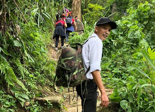 Những người "chèo đò" trên rẻo cao