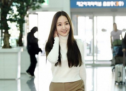 Park Min Young ngày càng lên hương từ trang phục và tóc tai khiến ai cũng khen ngợi nhan sắc