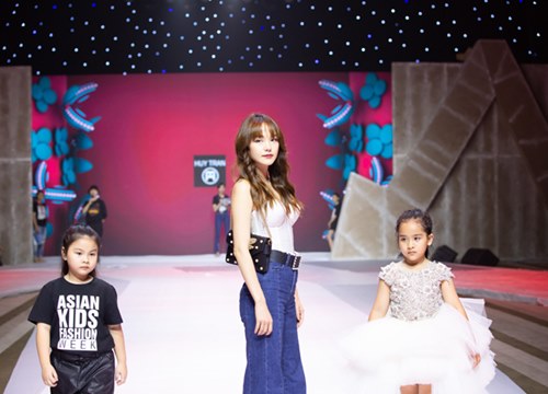 Sao Việt tập catwalk cùng mẫu nhí