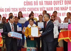 Trao quốc tịch Việt Nam cho 70 người Lào sinh sống ở Nghệ An