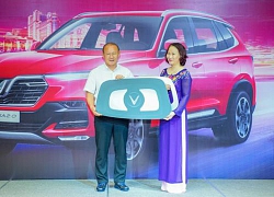 Vinfast tặng xe Lux SA2.0 phiên bản cao cấp cho HLV Park Hang Seo