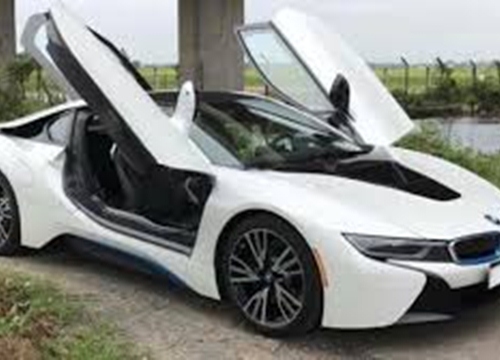 4 năm tuổi, BMW i8 rớt giá thê thảm nhưng vẫn đắt ngang 7-Series 2019