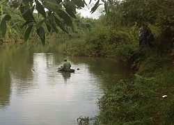 Bàng hoàng phát hiện xác thanh niên mặc đồ thể thao nổi bờ sông