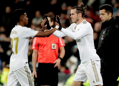 Cầu thủ đắt nhất lịch sử Real Madrid bị fan đội nhà la ó thậm tệ, trưng biểu ngữ "troll ngược"