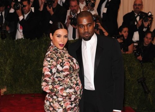 'Cứng' như Kim Kardashian cũng có lúc khóc hết nước mắt khi tham dự Met Gala 2013