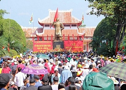 Đá lát sân Bảo tàng Quang Trung đang đẹp vẫn bị "bóc" lên: Làm lại đẹp hơn?