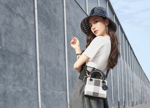 Hai nữ hoàng thảm đỏ Phạm Băng Băng - Angelababy đụng hàng chiếc nón lưới Dior kén mặt