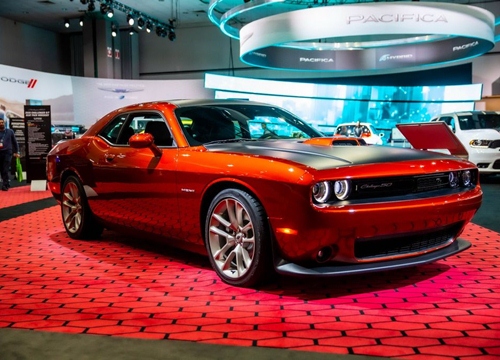 Dodge tung phiên bản đặc biệt, kỉ niệm 50 năm của Challenger