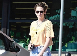 Kristen Stewart mặc quần rách siêu ngầu ra phố sau ồn ào yêu đồng giới