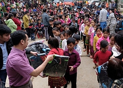 Mang áo ấm đến với các em nhỏ vùng cao Hà Giang