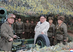 Nữ quân nhân khóc khi ông Kim Jong Un tới đơn vị trên đảo tiền tiêu