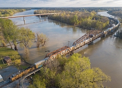 Phá hủy cầu White River ở Clarendon, Arkansas