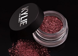 The Shimmer Eye Glazes chính là những gì mà team Kylie Cosmetics dành tặng cho bạn trong những ngày cuối năm 2019 đấy!