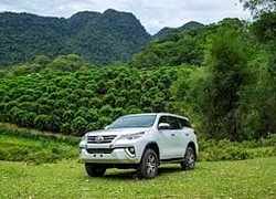 Toyota Fortuner giảm giá cả trăm triệu, giá xuống dưới 1 tỷ đồng