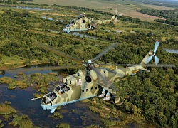 Xem trực thăng 'cá sấu' Mi-24 nạp đạn, liên tục phóng tên lửa S-8 tiêu diệt mục tiêu mặt đất