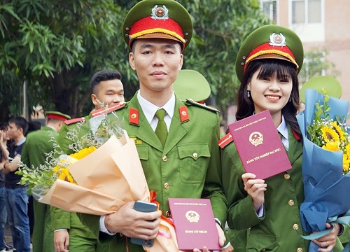 4 thủ khoa đầu ra Học viện Cảnh sát được phong vượt cấp bậc hàm