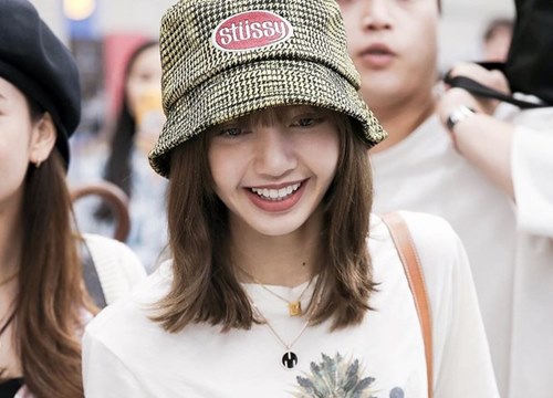 Angelababy, Lisa đang lăng xê mốt diện mũ tai bèo vào mùa đông