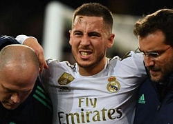 Hazard ôm mắt cá, đau đớn nhờ nhân viên y tế đưa ra khỏi sân