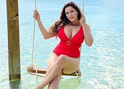 Kelly Brook tự tin diện áo tắm dù tăng cân nhiều