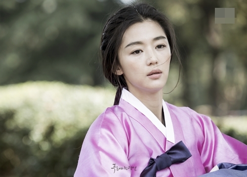 Lên núi "tu" ba năm, mợ chảnh Jun Ji Hyun rục rịch tái xuất với bom tấn cổ trang của Netflix?