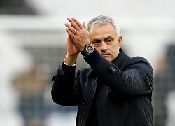 Mourinho ăn mừng với đối tượng bất ngờ sau bàn gỡ hòa 2-2