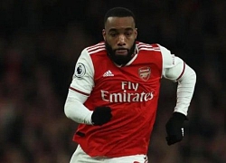 Nguy cho Arsenal, người hùng Lacazette cãi tay đôi với Emery