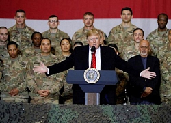 Ông Trump bất ngờ thăm Afghanistan, phục vụ món gà tây cho lính Mỹ ngày Lễ Tạ ơn