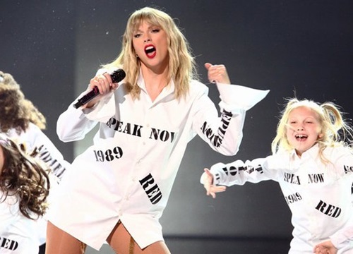 Quy tụ dàn sao như Taylor Swift, Billie Eilish, Selena Gomez, AMAs 2019 vẫn có lượng rating... chạm đáy nỗi đau!