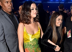 Selena Gomez mặc đồ xuyên thấu khó hiểu, khoe hình xăm mới trên chân