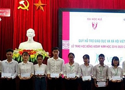 Tiếp sức cho các sinh viên có hoàn cảnh khó khăn của Đại học Huế