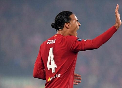 'Van Dijk đã ngã xuống ngay trước mặt trọng tài'