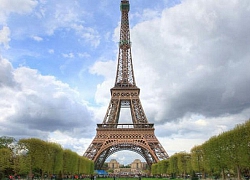 Cách vẽ tháp Eiffel nổi trên mặt giấy