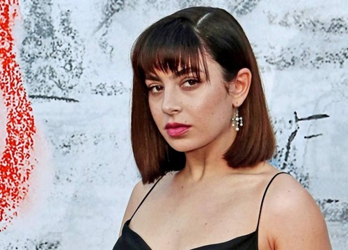 Charli XCX từng bị hacker đột nhập vào máy tính và lấy cắp nhiều bài hát mang đi phát hành