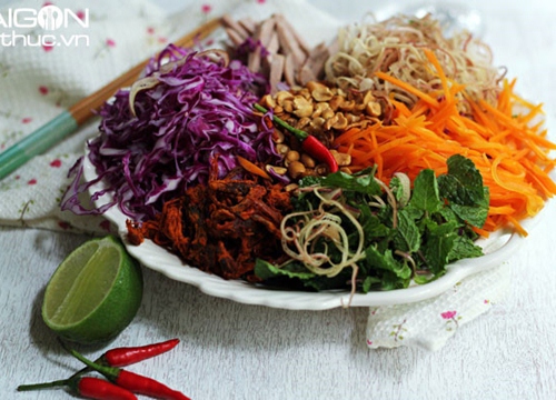 Làm salad chả bò ngũ sắc ngon đẹp thật dễ dàng