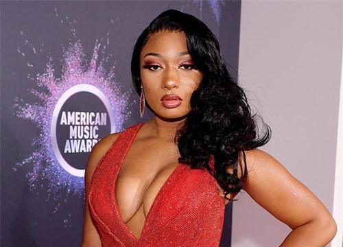 Megan Thee Stallion khoe ngực đầy 'bỏng mắt'