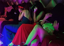 Bắt 5 nữ tiếp viên quán karaoke về giam giữ trong phòng trọ để trả thù