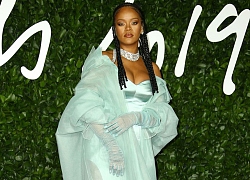 Bỏ bê sự nghiệp âm nhạc đã lâu, Rihanna vẫn là nữ nghệ sĩ da màu đầu tiên trong lịch sử làm nên điều này!