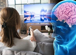 Dán mắt vào TV làm suy giảm sức khỏe và trí nhớ nhưng người già ở Mỹ lại xem TV nhiều hơn trước