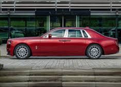 Đỉnh cao chế tác xe: Rolls-Royce Phantom rắc bụi pha lê làm sơn 5 lớp, mỗi lớp đánh bóng 5 tiếng