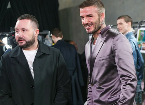 Giữa lúc thương hiệu của vợ làm ăn khó khăn, David Beckham chiếm trọn spotlight với bộ suit bóng bẩy "chất chơi" như trai tân