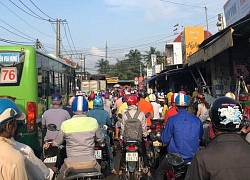 Hàng loạt cầu đường 'tắc tị' vì vướng mặt bằng