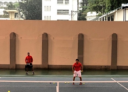 Mưa bão khiến tuyển tennis Việt Nam về phòng sau 4 tiếng chờ đợi