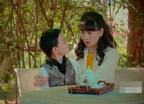 "Nước Mắt Loài Cỏ Dại" mở đầu căng đét với hai bà mẹ quái dị và "drama" dồn dập